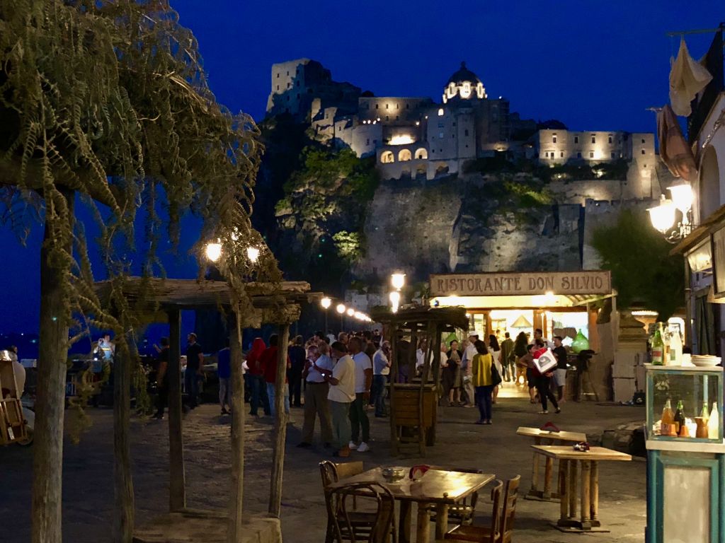 Borgo di ischia ponte riprese amica geniale