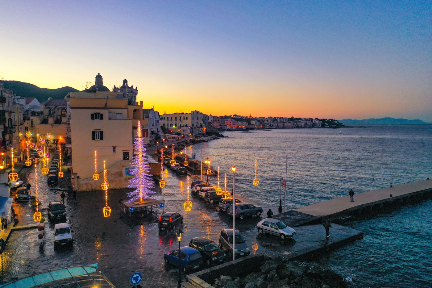 Borgo di Ischia Ponte al Tramonto