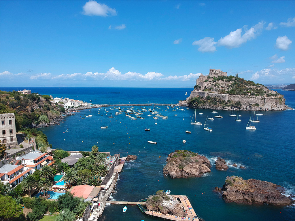 weekend-ischia-castello-aragonese-e-baia-di-cartaromana