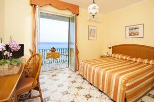 Camere Hotel Ambasciatori Ischia - Hotel 4 Stelle Ischia - Info Ischia