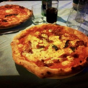 Pizza Margherita Calise Piazza Degli Eroi