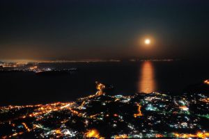 La super luna illumina il comune di Ischia Porto